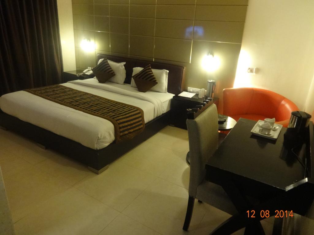 Hotel O Delhi Nové Dillí Pokoj fotografie